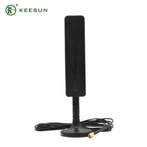 SU00005 | Антенна с магнитным основанием, 700–2700 МГц, 3 дБи, с кабелем RG174 к разъему SMA