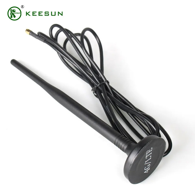 SU00008 | 820-960MHz 5dBi 흡입 안테나(Rg174 케이블 - FME 수 커넥터 포함)