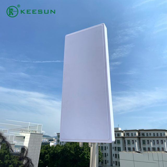 1.3~1.5GHz 14dBi Paneelrigtingantenna 1.3~1.5G 5.8G met 2 N vroulike verbindings.