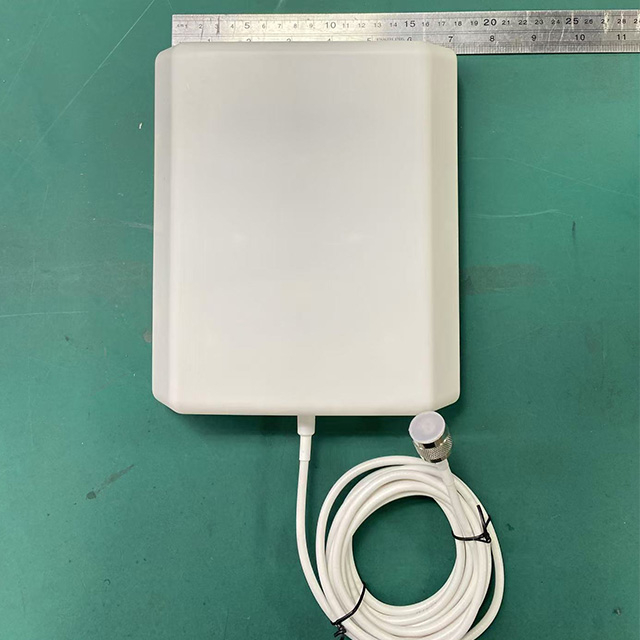 KS50068 | 2.4G 5dBi 指向性アンテナ、SMA オスコネクタへの 1m LMR200 ケーブル付き